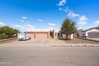 Building Photo - 5729 Valley Oak Dr