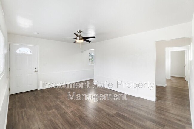 Building Photo - 3756 Riviera Dr