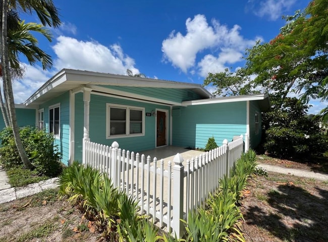 Building Photo - 2132 Coronet Dr