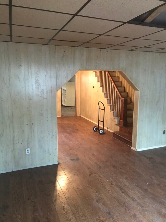 Building Photo - 906 Race St