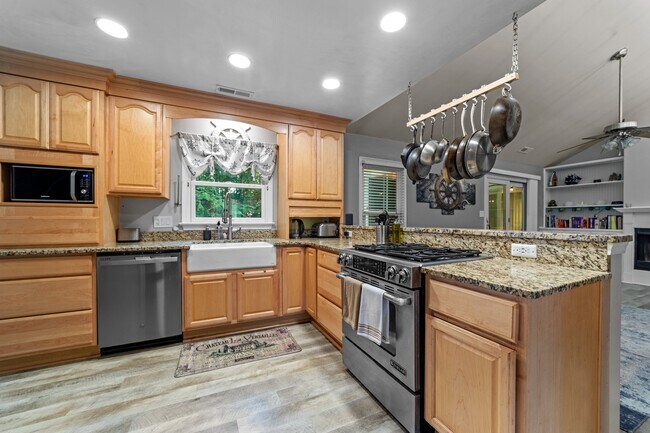 Building Photo - 1102 Crystalwood Cir