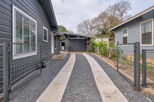 Building Photo - 4610 Gillis St