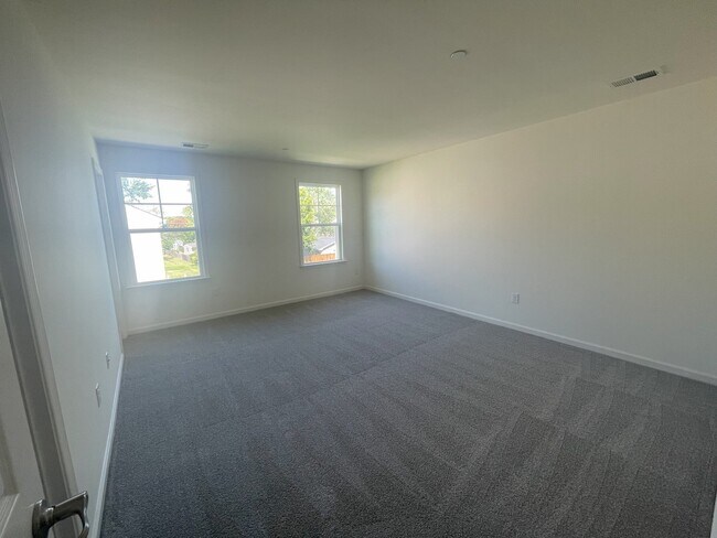 Foto del edificio - 215 Thompson Ave
