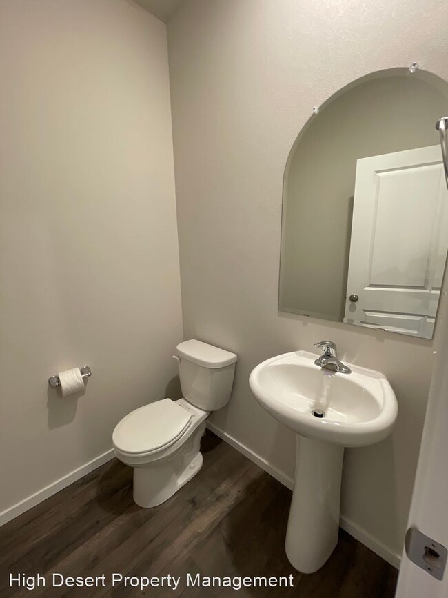 Building Photo - 3 br, 2.5 bath House - 1275 NW Upas Ave