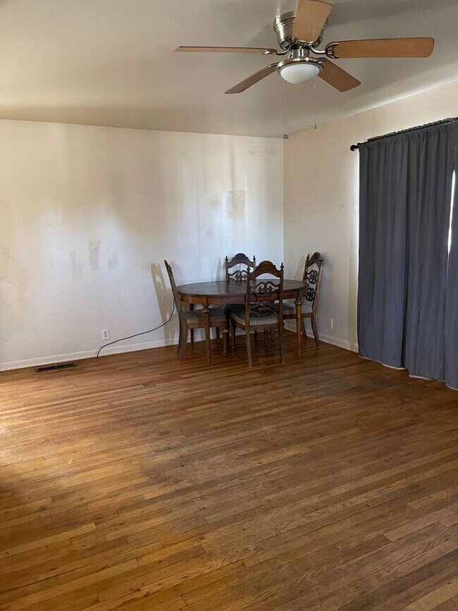 Building Photo - 3 Bedroom 1 Bath Home