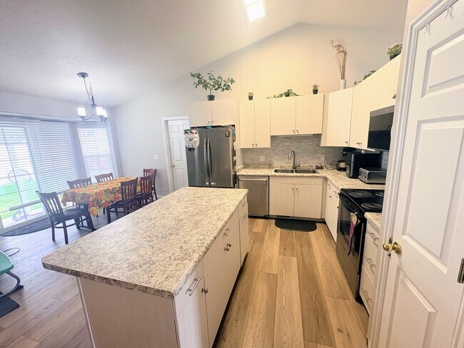 Foto del edificio - 4955 Thrush Hill Dr