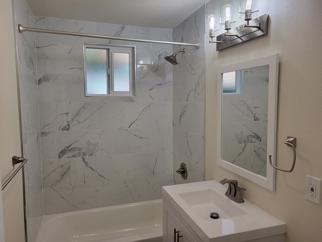 Building Photo - 303 Ohio St