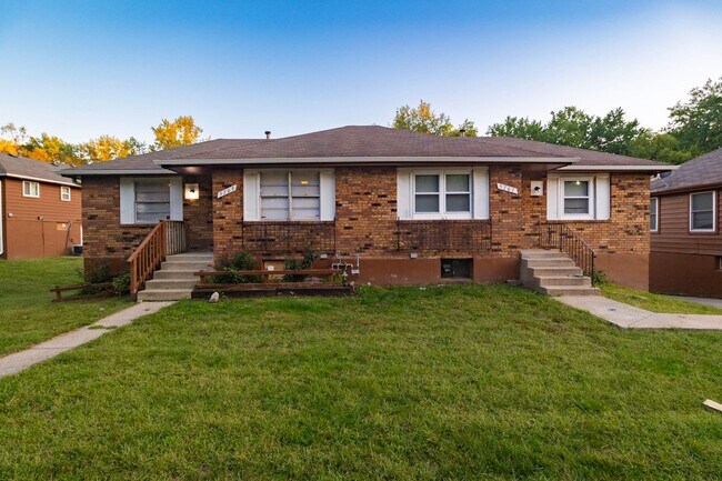 Building Photo - 5707-5709 NE 51st Street