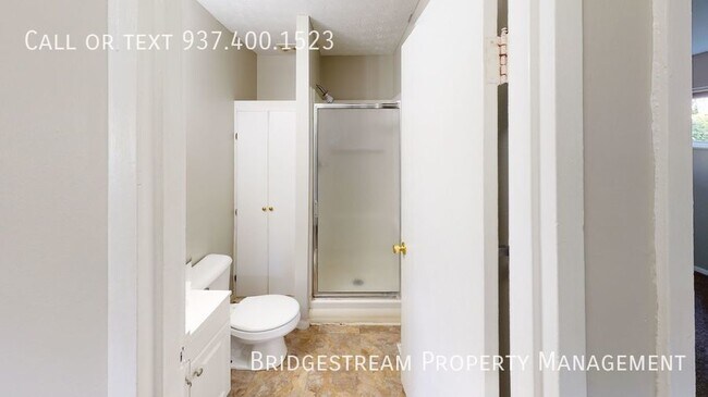 Building Photo - 4 bed, 2 full bath home with 1 car attache...