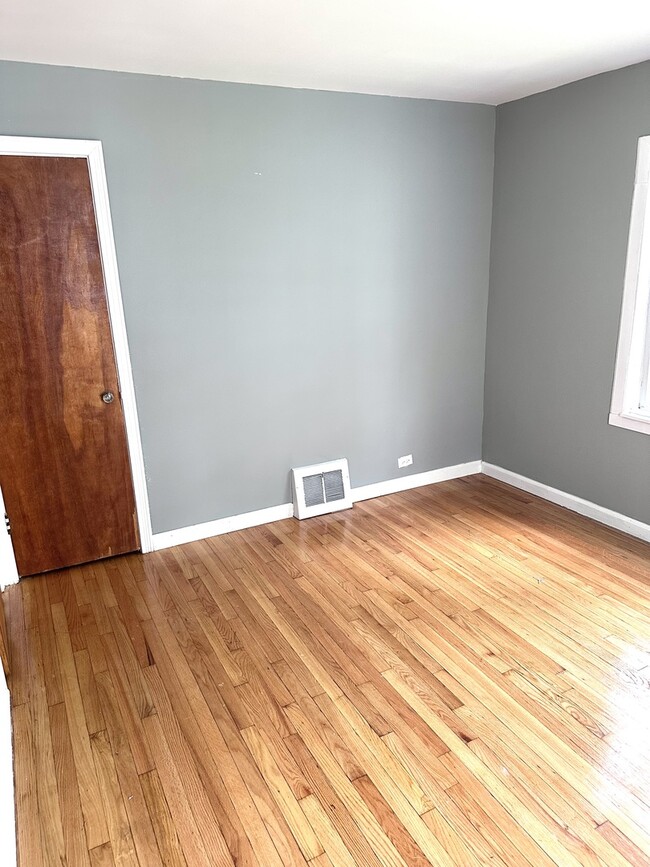 Building Photo - 14337 Parnell Ave