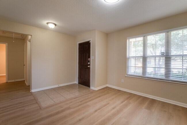 Building Photo - 8442 Rollins Bend Ln