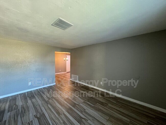 Building Photo - 3524 Hillside Dr