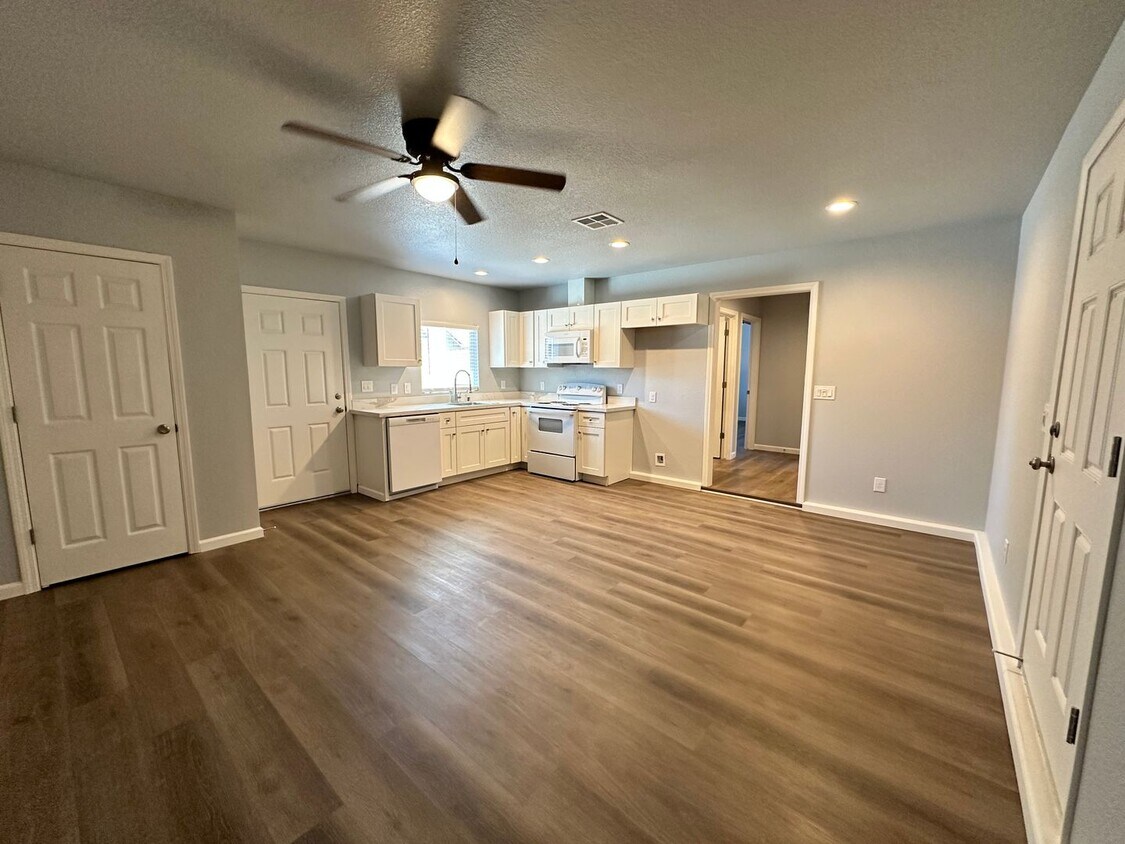 Primary Photo - Newly Built 2 Bed/2 Bath Home Near Downtow...