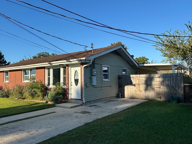 Building Photo - 216 Grove Ave