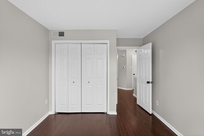 Building Photo - 8022 Beacon Hill Dr