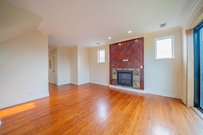 Foto del edificio - 3123 W Washington Blvd