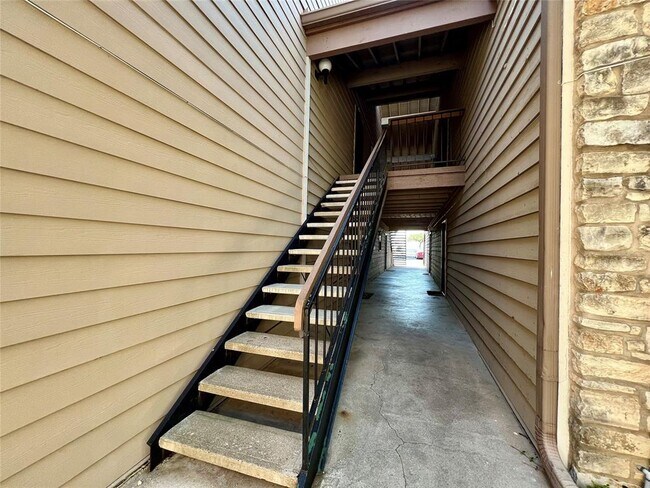 Building Photo - 8600 Fathom Cir