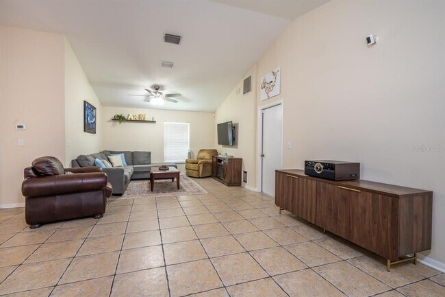 Building Photo - 6641 Summer Haven Dr