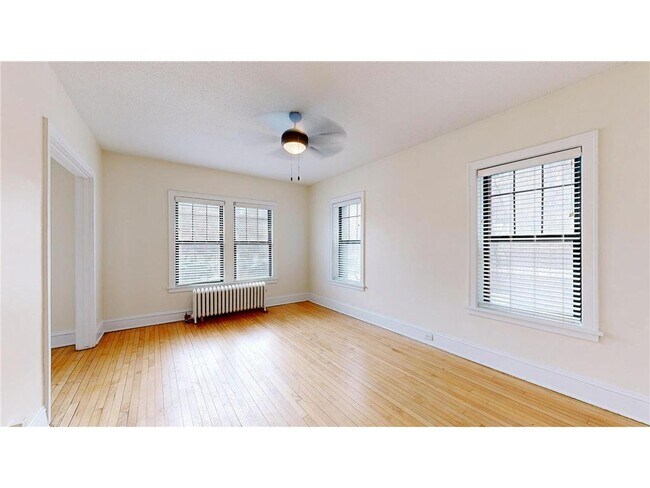 Building Photo - 214 E 19th St