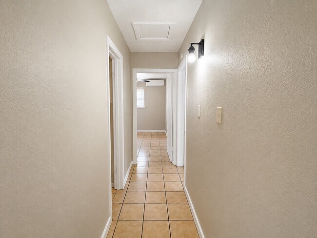 Foto del edificio - 2401 Hadley St