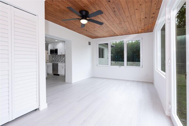 Foto del edificio - 713 SW 4th Ct