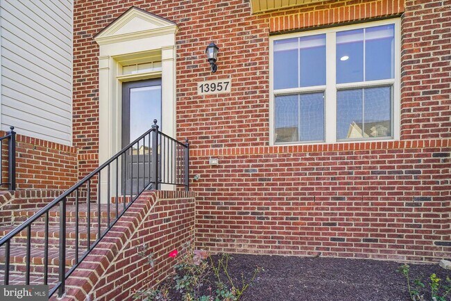 Building Photo - 13957 Estuary Dr