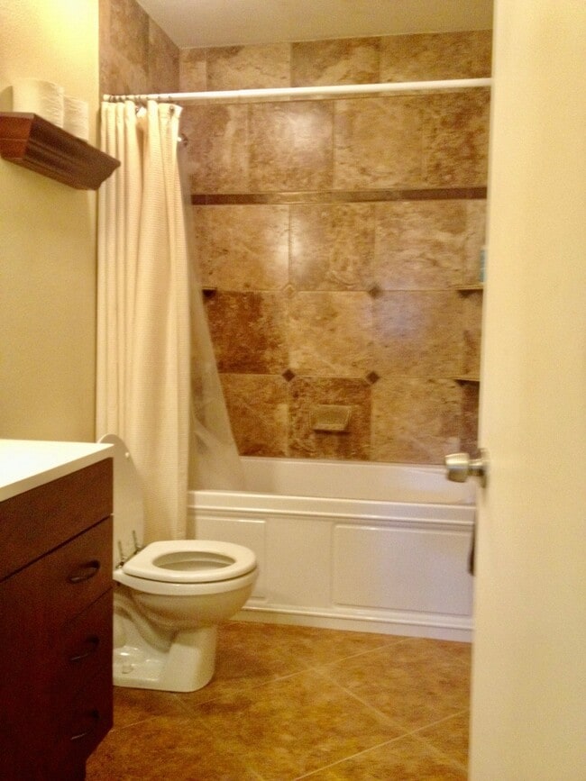 Building Photo - 132 Vine Maple Loop
