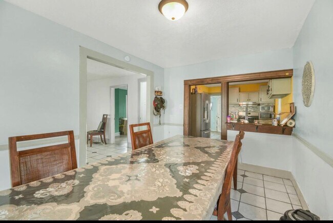 Foto del edificio - 707 W Cleveland Ave