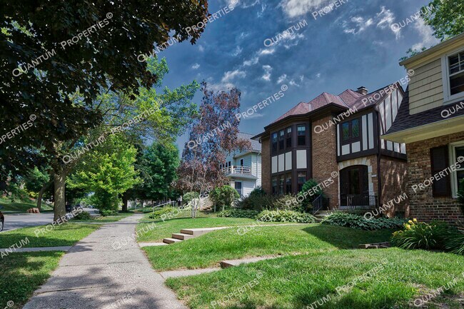 Building Photo - 1627 E Newton Ave