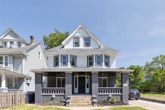Building Photo - 9807 Parkgate Ave