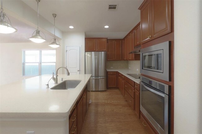 Foto del edificio - 13020 Kearns Dr