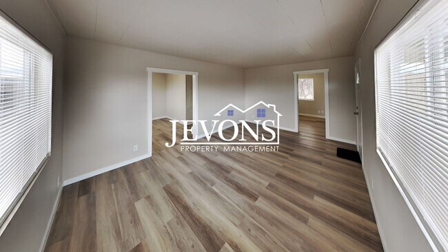 Foto del edificio - $500 Off First Month! 3BR Home w/ Washer & Dryer on Spacious 1-Acre Orchard Lot