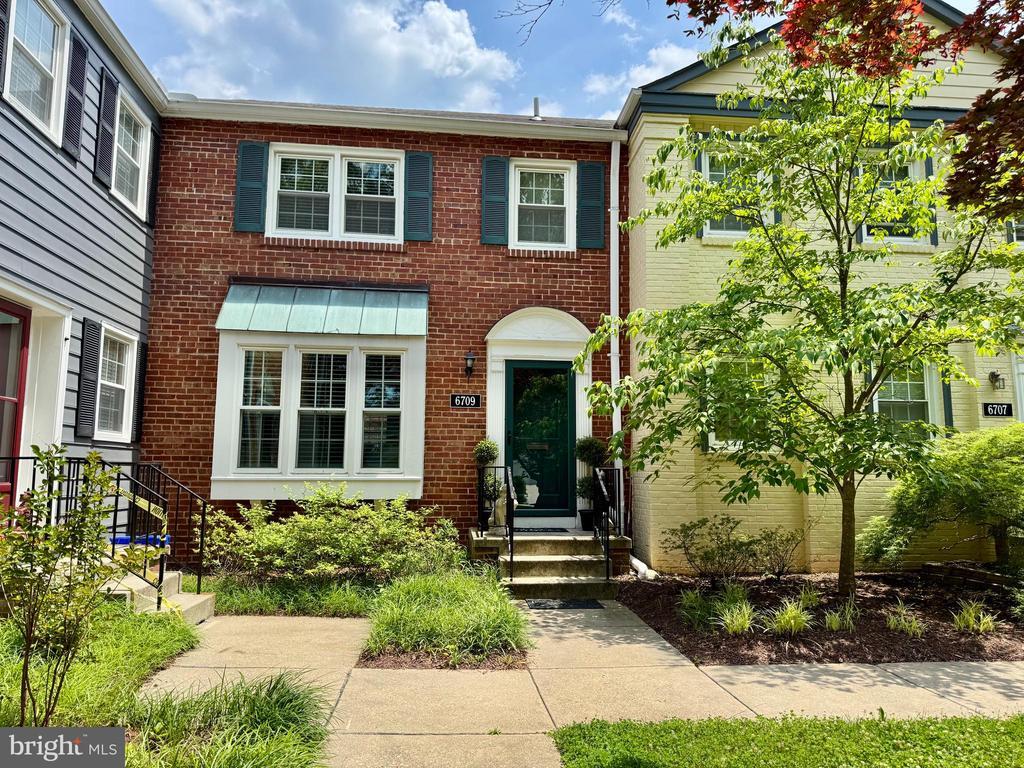 Foto principal - 6709 Fairfax Rd
