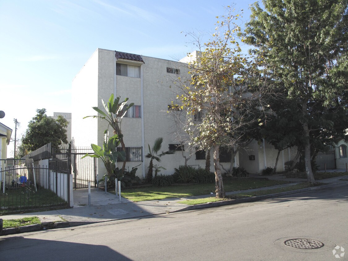 Primary Photo - 80th Street Apartments
