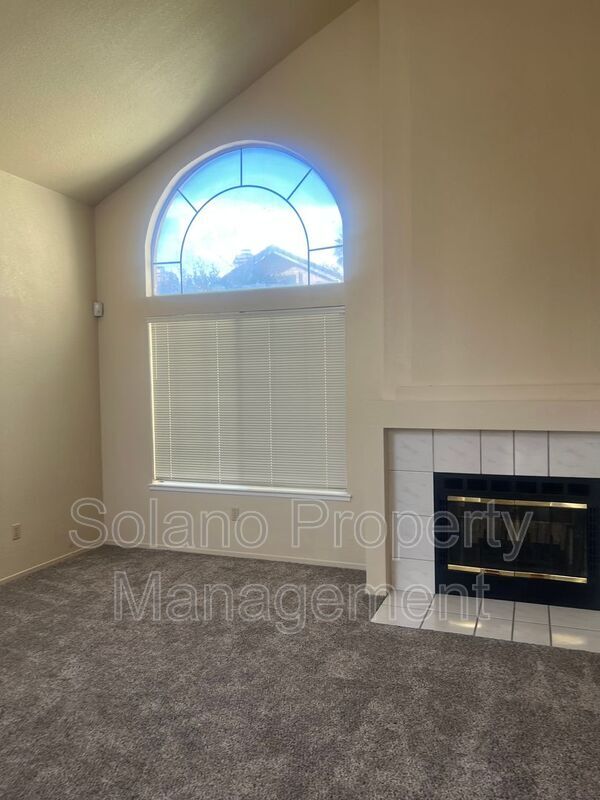 Foto del edificio - 411 Dickey Ct