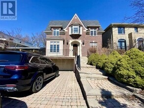 Building Photo - 448 Glengrove Ave W