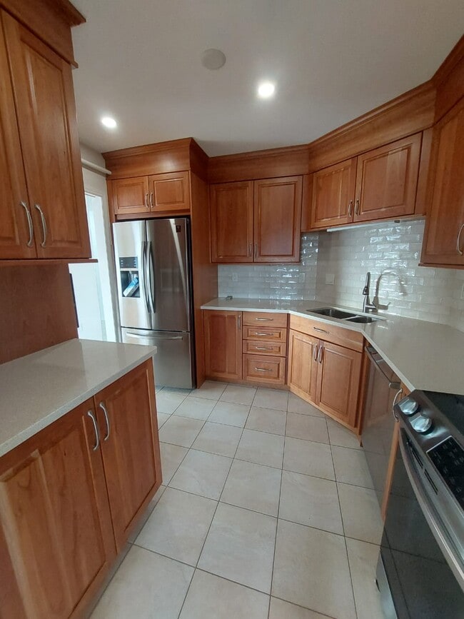 Building Photo - 191 Queen St