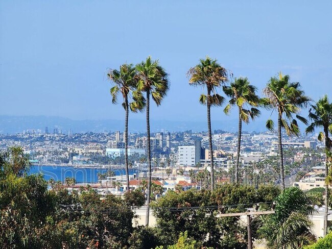 Building Photo - 420 Palos Verdes Blvd