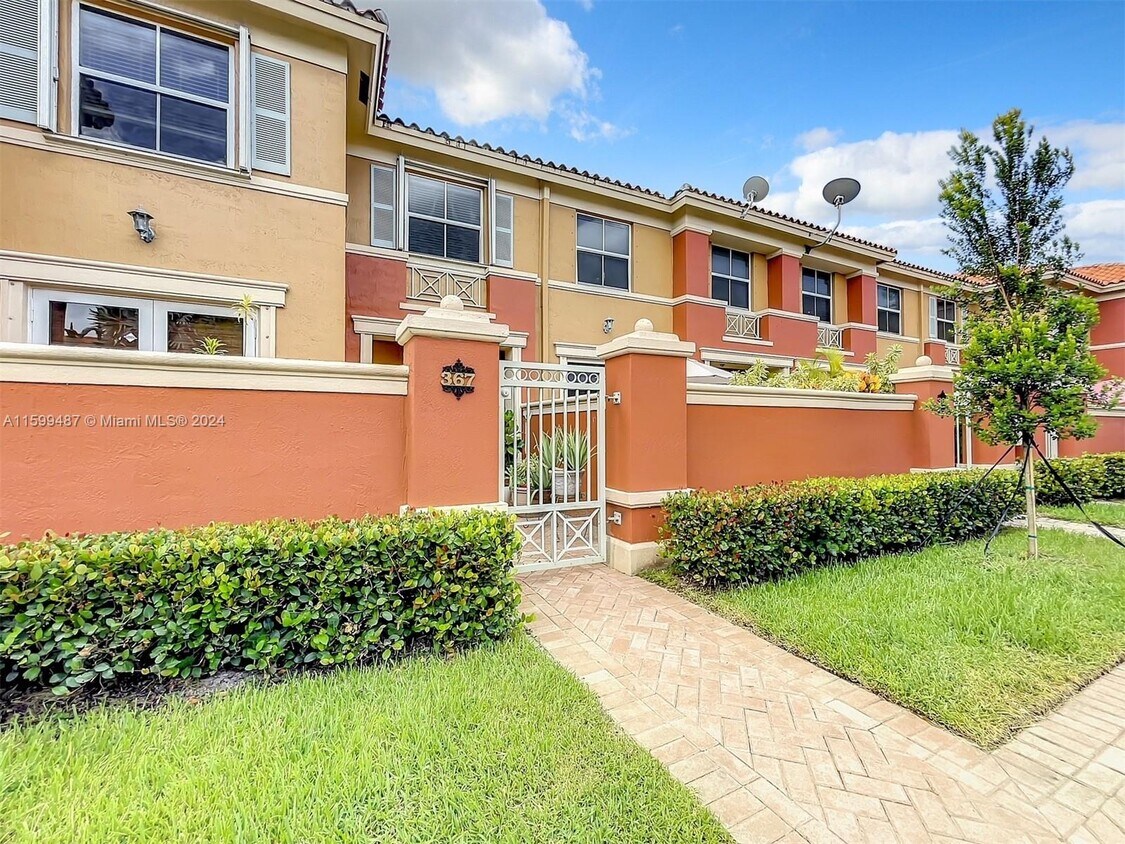 11479 NW 60th Ter, Doral, FL 33178 Townhome Rentals in Doral FL