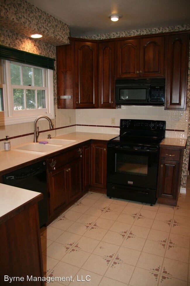 Building Photo - 3 br, 2 bath House - 331 N Logan Ave