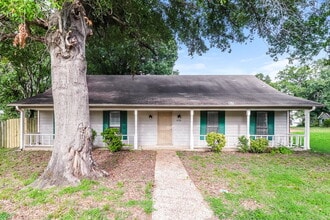 Building Photo - 6708 Henredon Dr