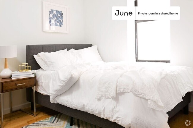 Building Photo - Private bedroom in 4 bed/2 bath Home