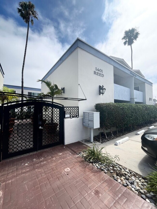 Building Photo - PERFECTLY LOCATED 1BD/1BA CONDO IN PACIFIC...