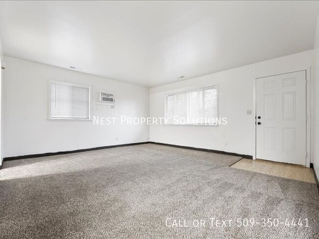 Building Photo - 1213 Vandenburg Ave