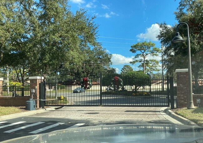 Foto del edificio - 517 Shining Armor Ln