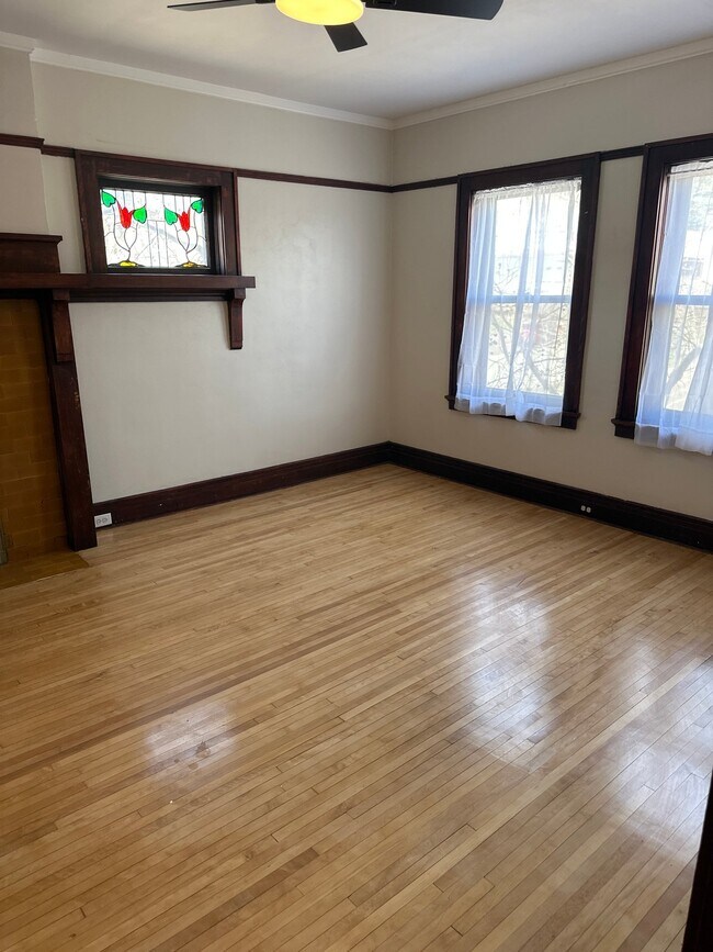 Foto del edificio - 117-129 N 2nd Ave E