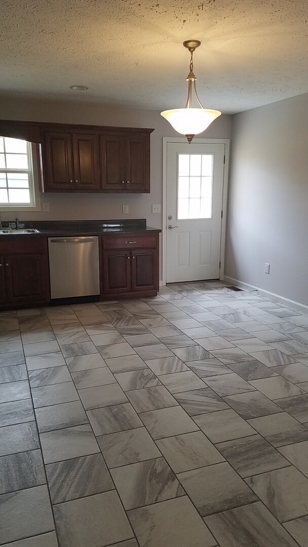 Foto del edificio - COMING SOON...Gorgeous 3 Bedroom Home Centrally Located in Manchester
