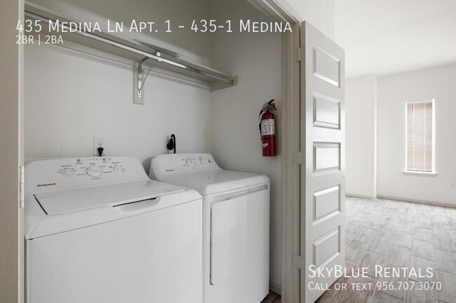 Foto del edificio - 435 Medina Drive Service Rd