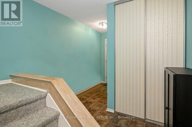 Building Photo - 2092 Orient Park Dr