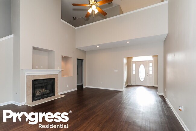 Building Photo - 10222 Green Moss Dr N